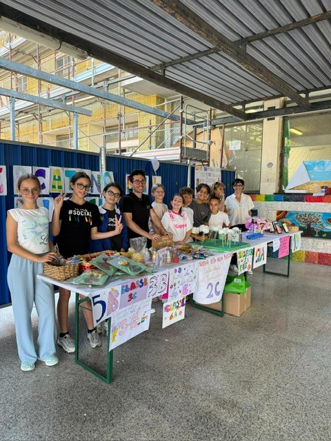 Mercatino del Riciclo: oltre 1.300 euro raccolti dagli studenti per sostenere ANGSA e Casa Grande di Giz